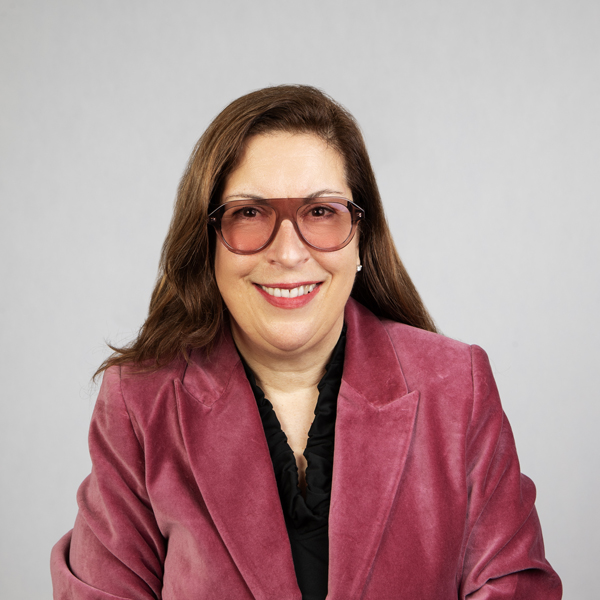 Susan Thacore headshot